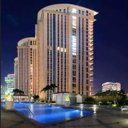 Luxury Bgc Condo In Taguig, Mckinley - Covered Parking And Wifi Free Exteriör bild