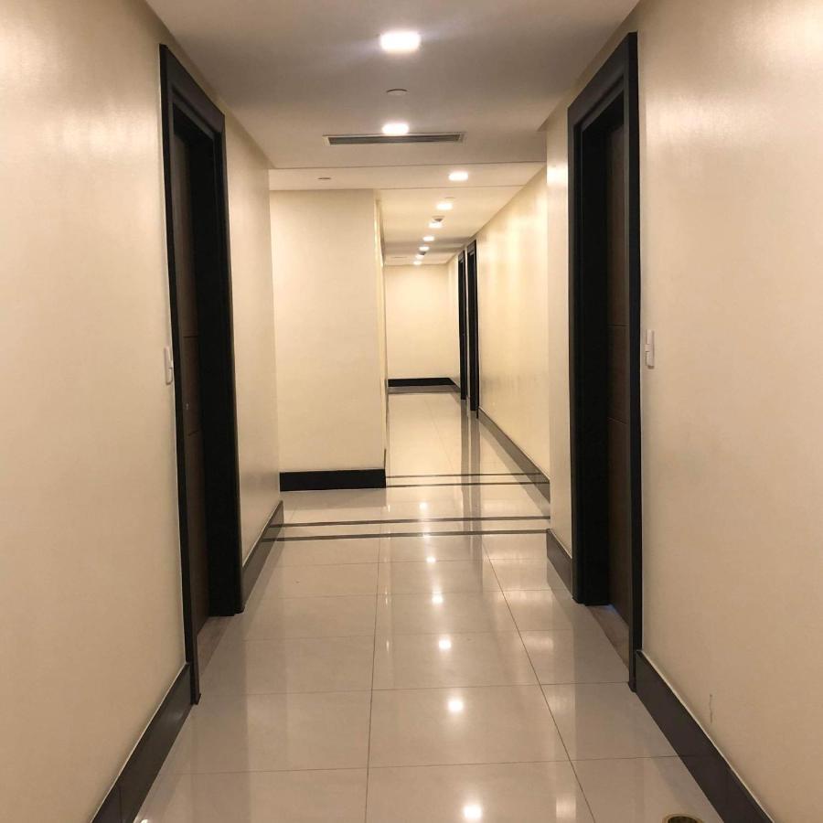 Luxury Bgc Condo In Taguig, Mckinley - Covered Parking And Wifi Free Exteriör bild