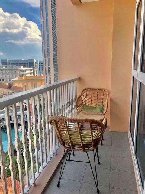 Luxury Bgc Condo In Taguig, Mckinley - Covered Parking And Wifi Free Exteriör bild