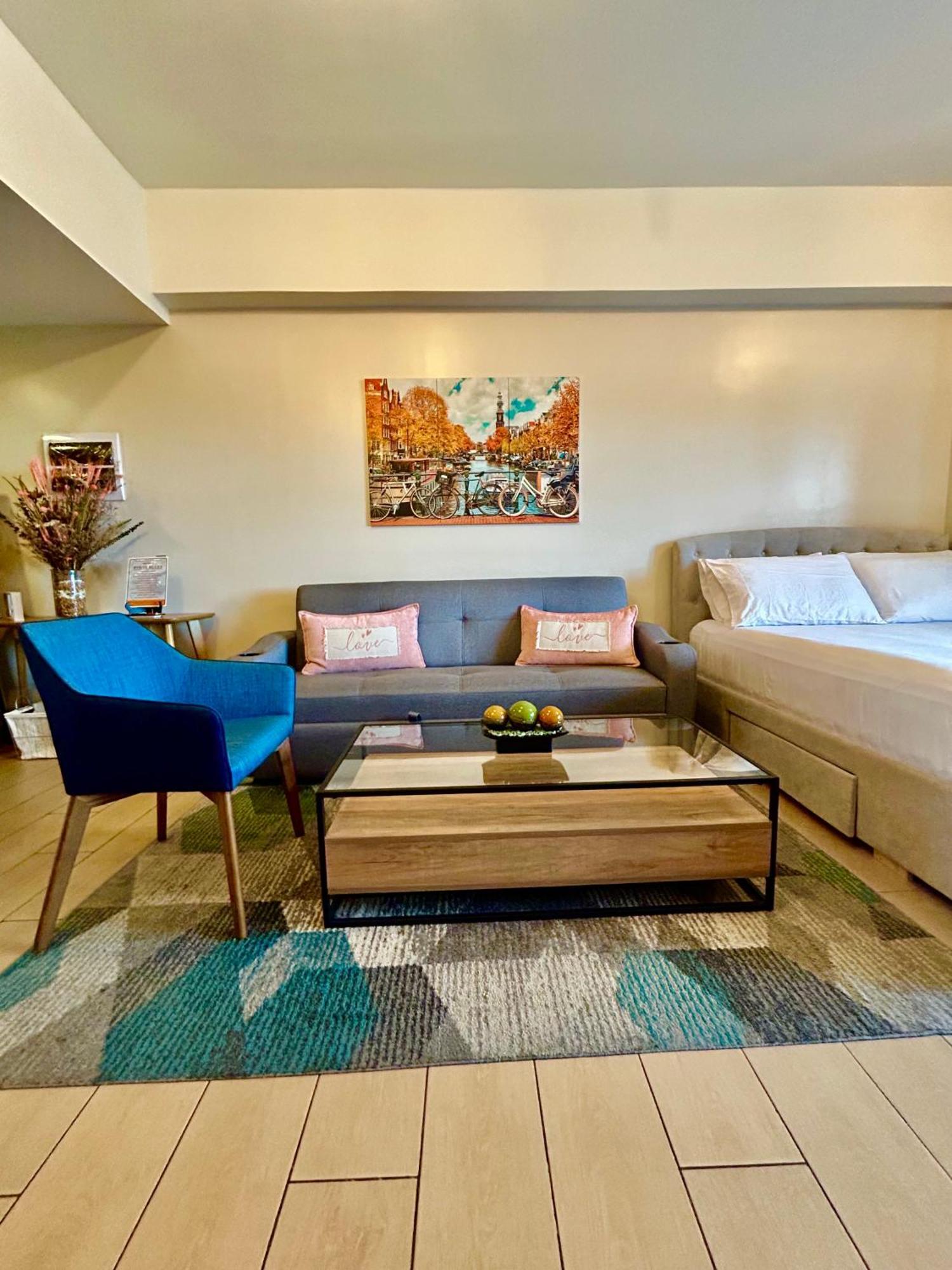 Luxury Bgc Condo In Taguig, Mckinley - Covered Parking And Wifi Free Exteriör bild
