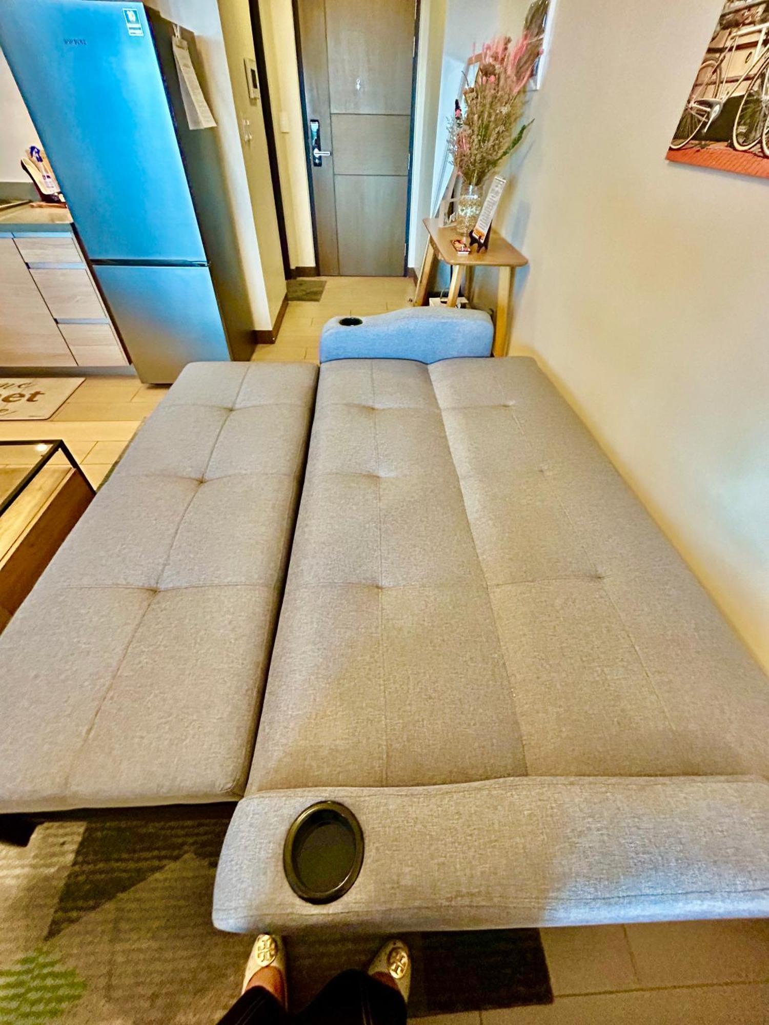 Luxury Bgc Condo In Taguig, Mckinley - Covered Parking And Wifi Free Exteriör bild