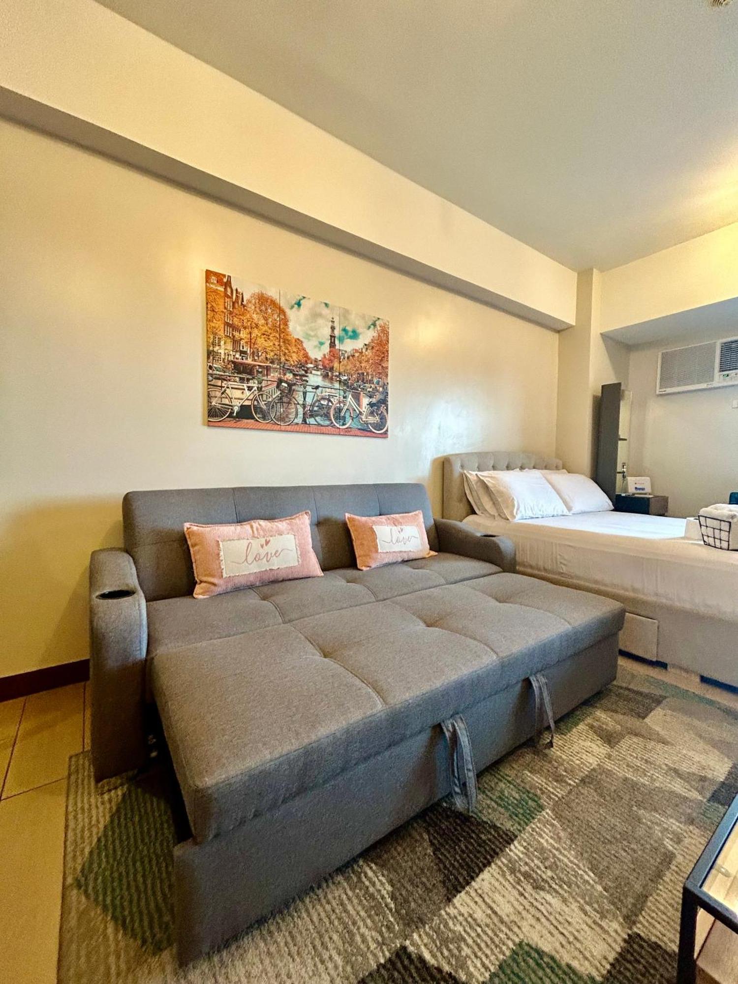 Luxury Bgc Condo In Taguig, Mckinley - Covered Parking And Wifi Free Exteriör bild