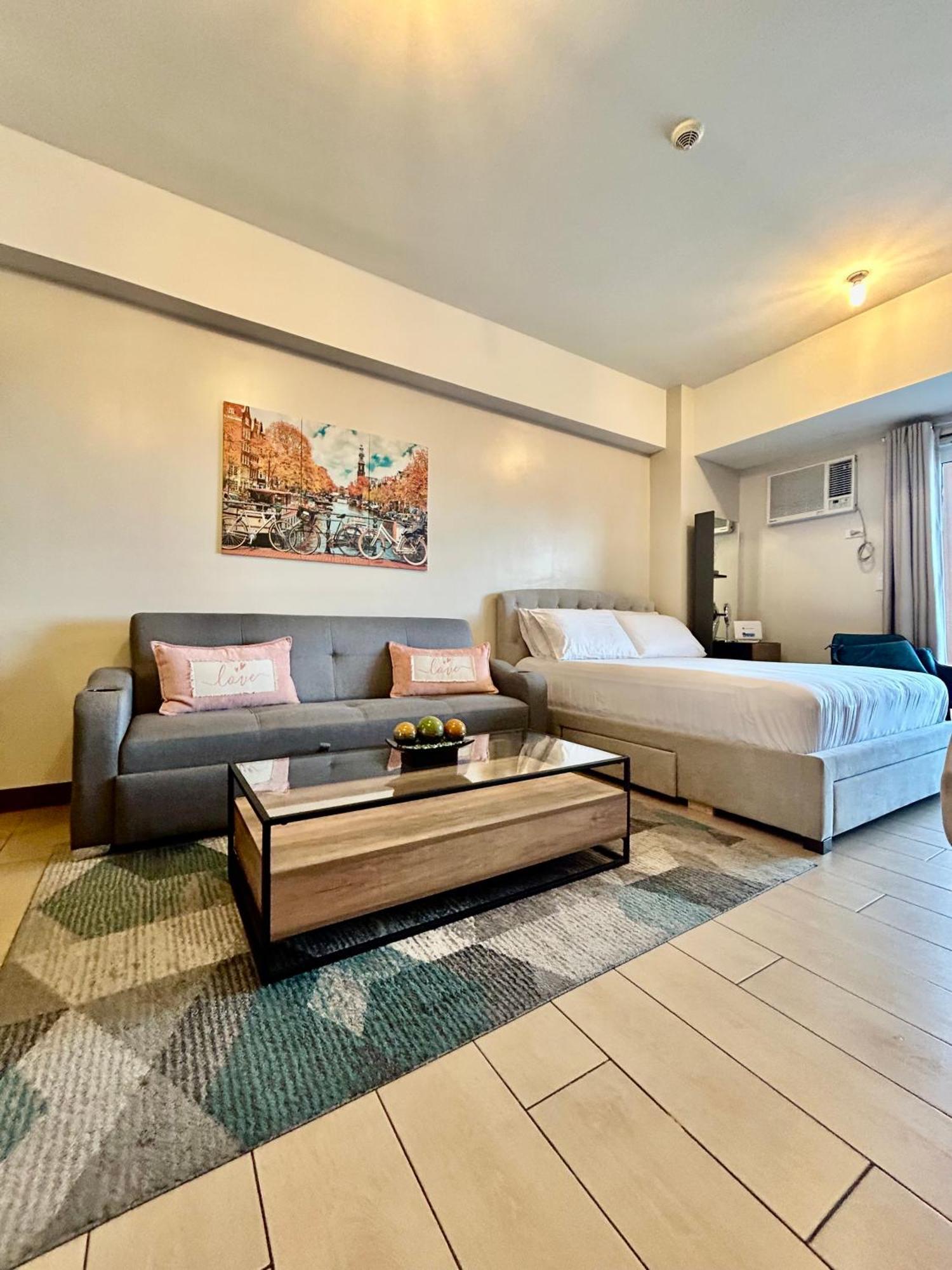 Luxury Bgc Condo In Taguig, Mckinley - Covered Parking And Wifi Free Exteriör bild